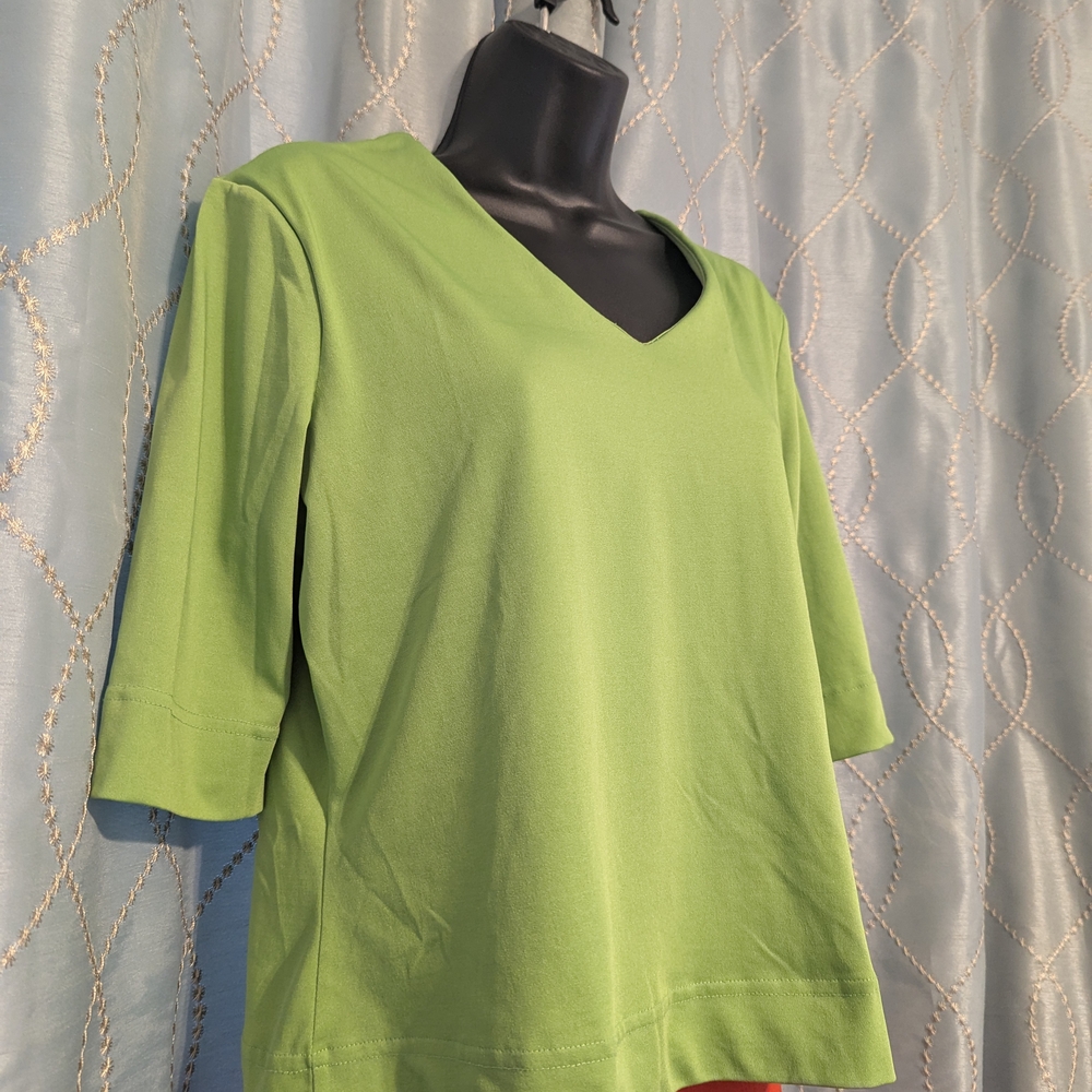 171. Christie & Jill Lime Green V-Neck Women's Top - Large